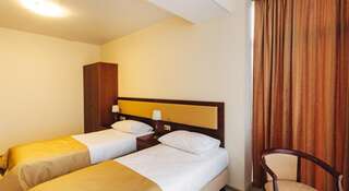Гостиница Gala Hotel Сургут Стандартный двухместный номер с 2 отдельными кроватями-3